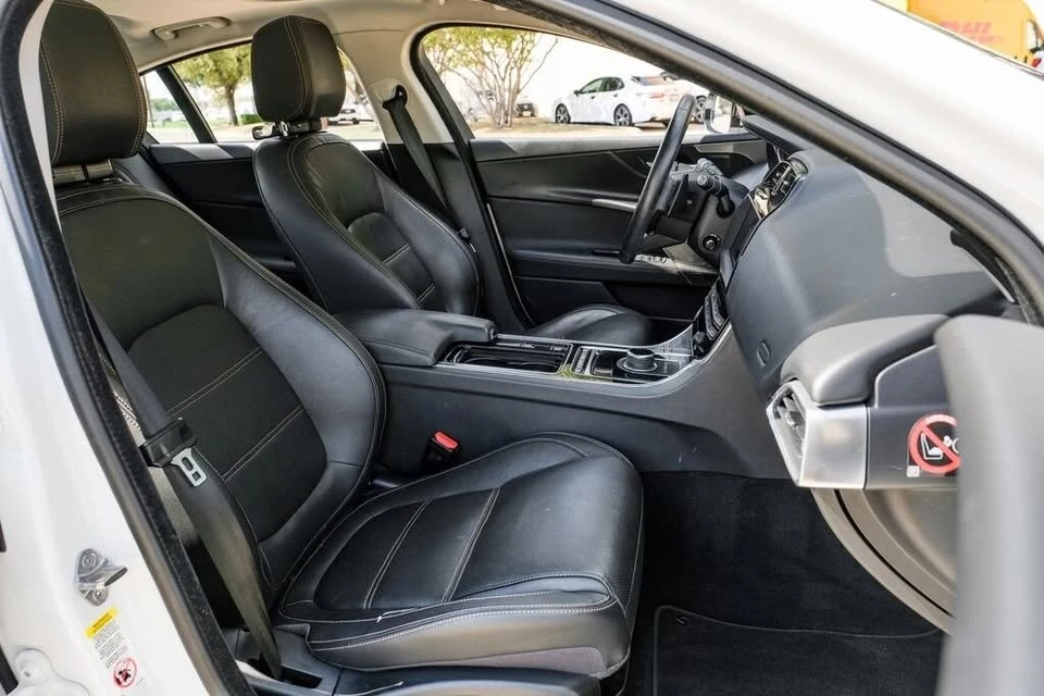 2019 Jaguar XE - Image 7 of 9