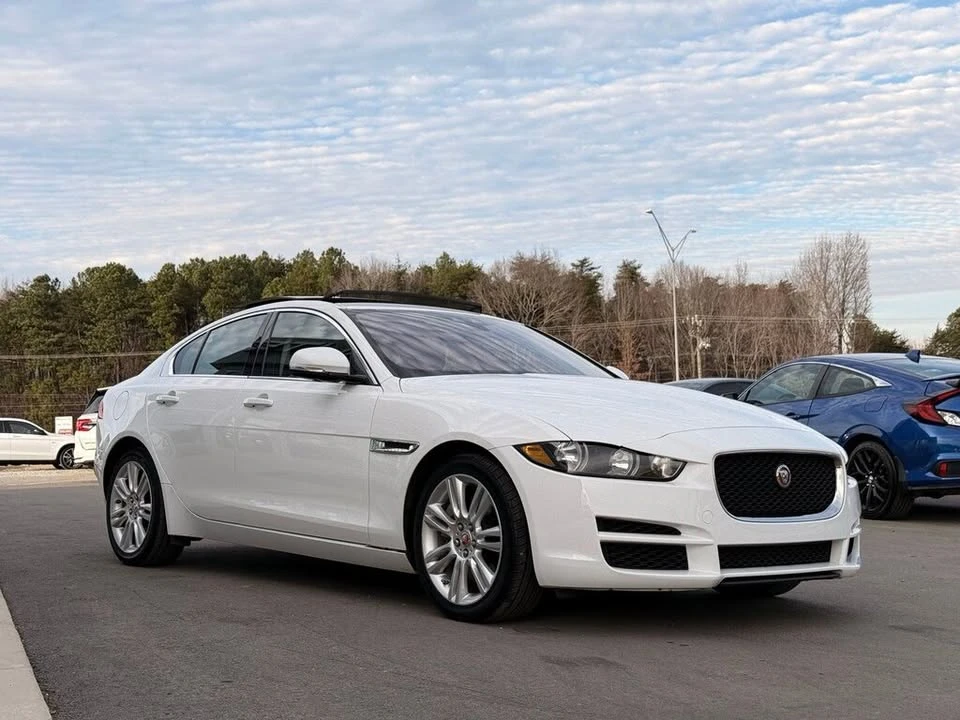 2019 Jaguar XE - Image 2 of 19