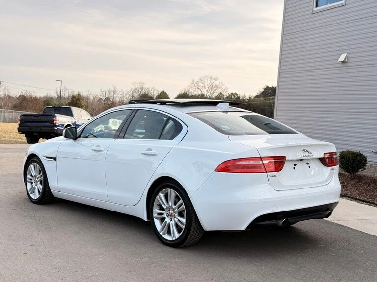 2019 Jaguar XE - Image 5 of 19