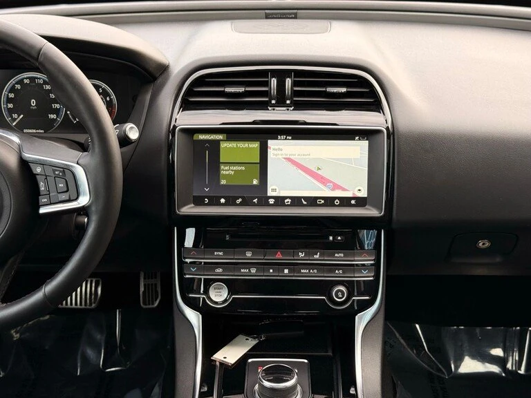 2019 Jaguar XE - Image 12 of 19