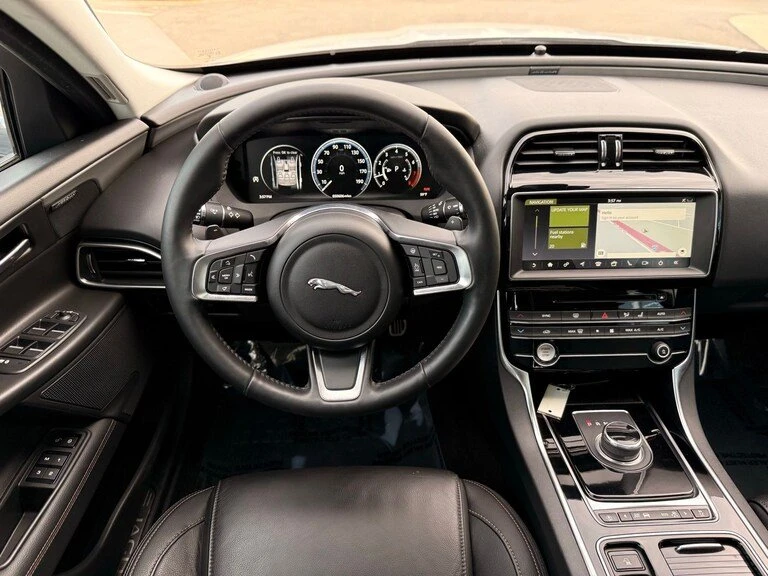 2019 Jaguar XE - Image 10 of 19