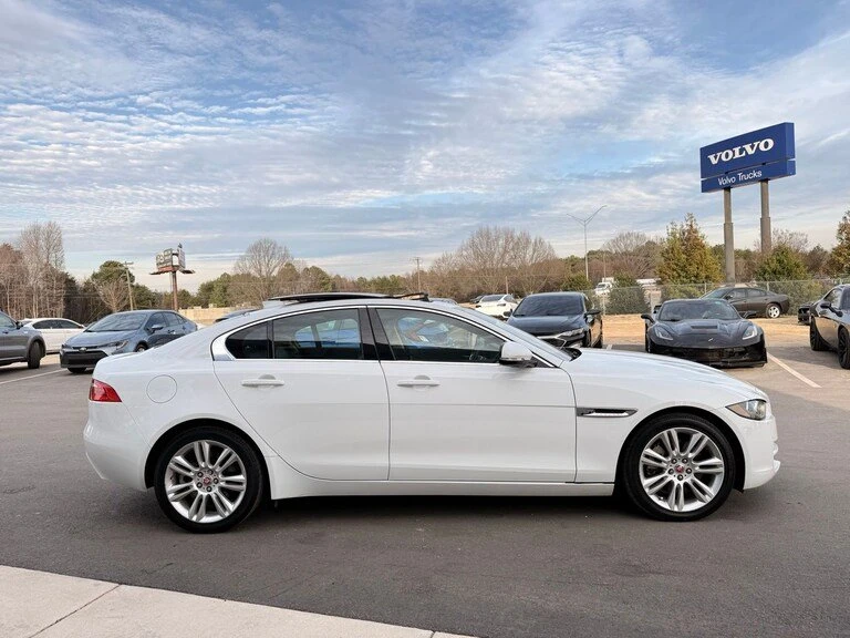 2019 Jaguar XE - Image 3 of 19