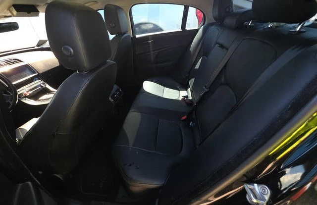 2019 Jaguar XE - Image 9 of 10