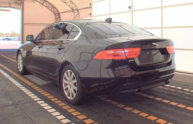 2019 Jaguar XE - Image 5 of 10