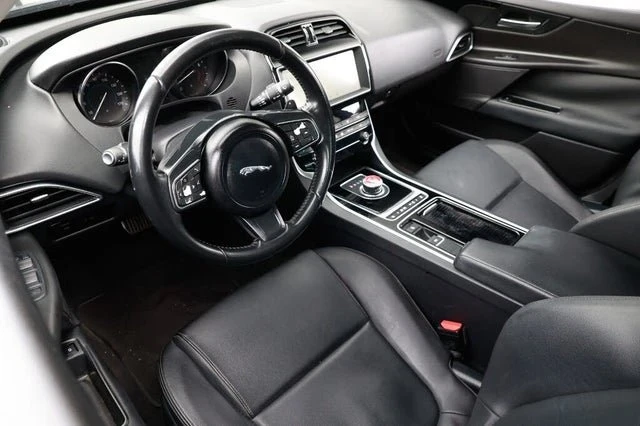 2019 Jaguar XE - Image 3 of 19