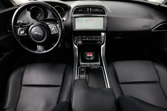 2019 Jaguar XE - Image 2 of 19