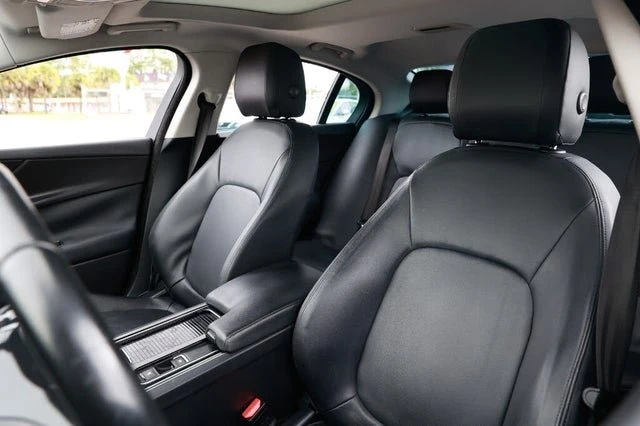 2019 Jaguar XE - Image 5 of 19