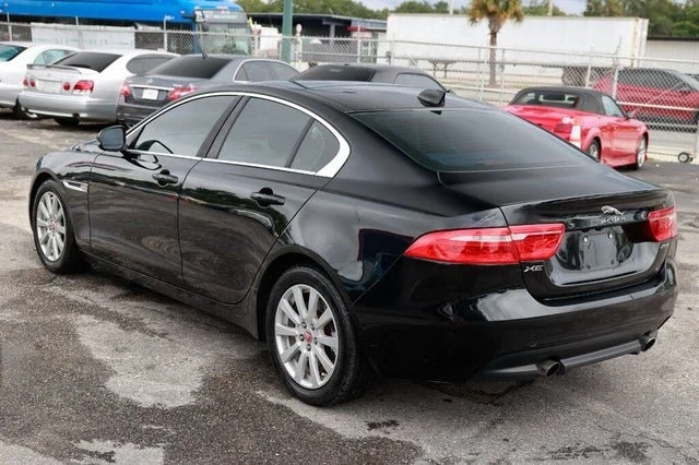 2019 Jaguar XE - Image 4 of 19