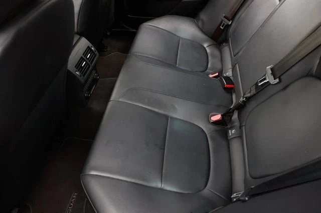 2019 Jaguar XE - Image 7 of 19