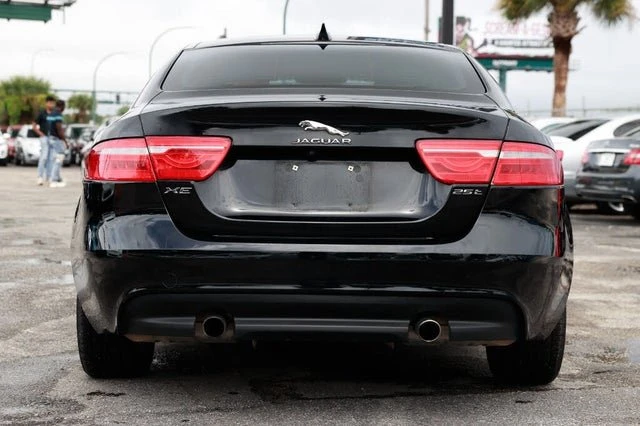 2019 Jaguar XE - Image 7 of 19