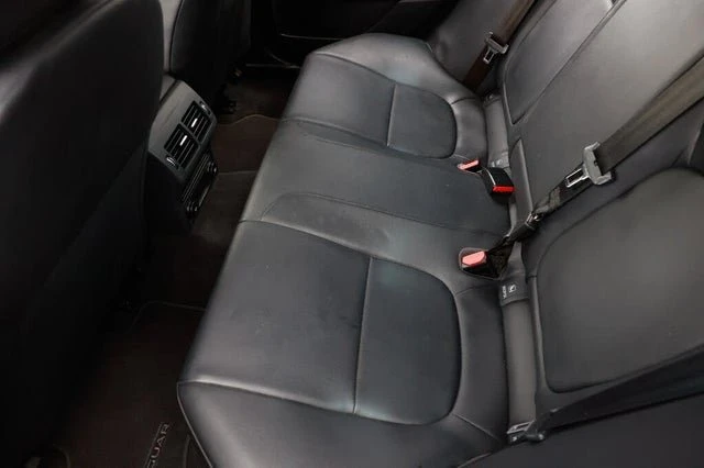 2019 Jaguar XE - Image 8 of 19