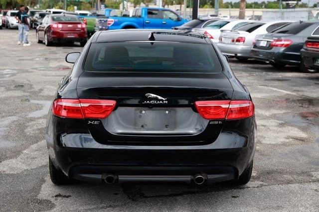 2019 Jaguar XE - Image 9 of 19
