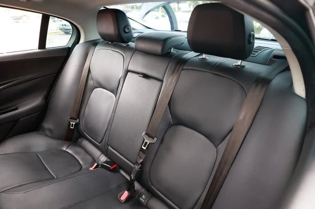 2019 Jaguar XE - Image 10 of 19