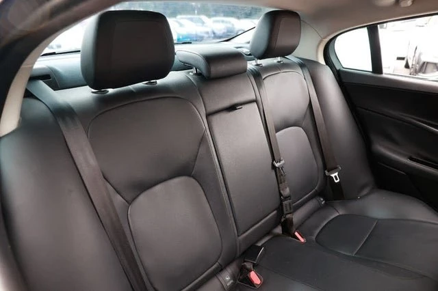 2019 Jaguar XE - Image 14 of 19