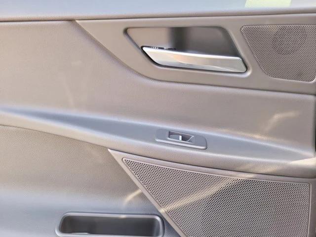 2019 Jaguar XE - Image 12 of 20