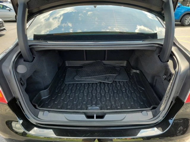2019 Jaguar XE - Image 8 of 20