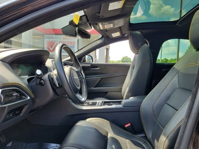 2019 Jaguar XE - Image 15 of 20