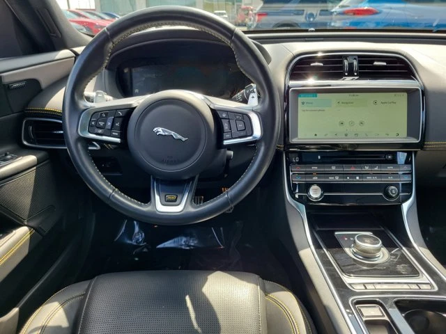 2019 Jaguar XE - Image 10 of 20