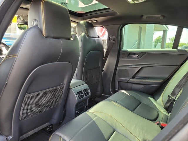 2019 Jaguar XE - Image 14 of 20