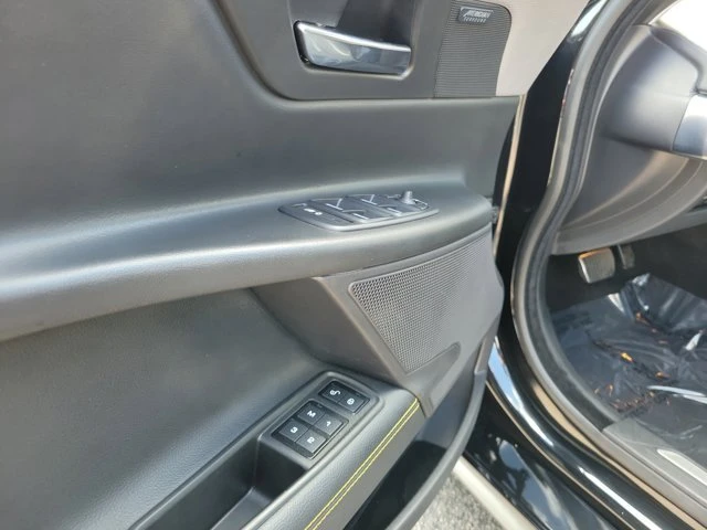 2019 Jaguar XE - Image 18 of 20