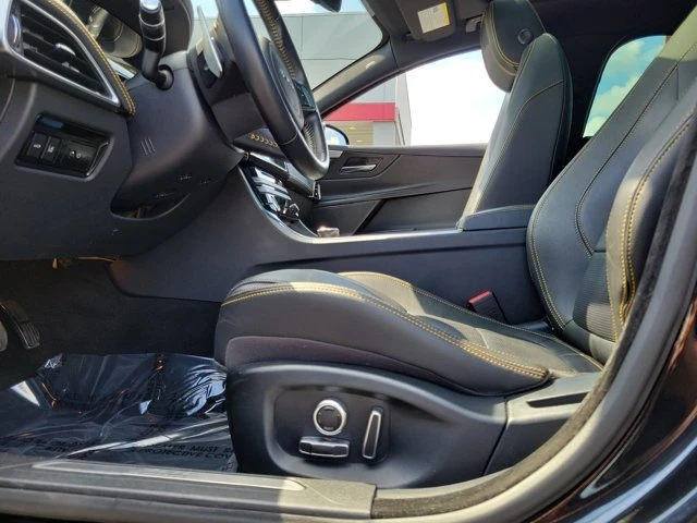 2019 Jaguar XE - Image 16 of 20