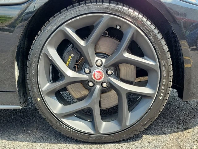 2019 Jaguar XE - Image 5 of 20