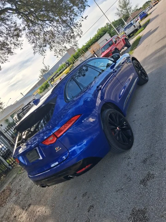 2019 Jaguar XE - Image 5 of 13