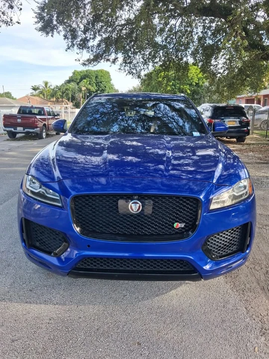 2019 Jaguar XE - Image 2 of 13