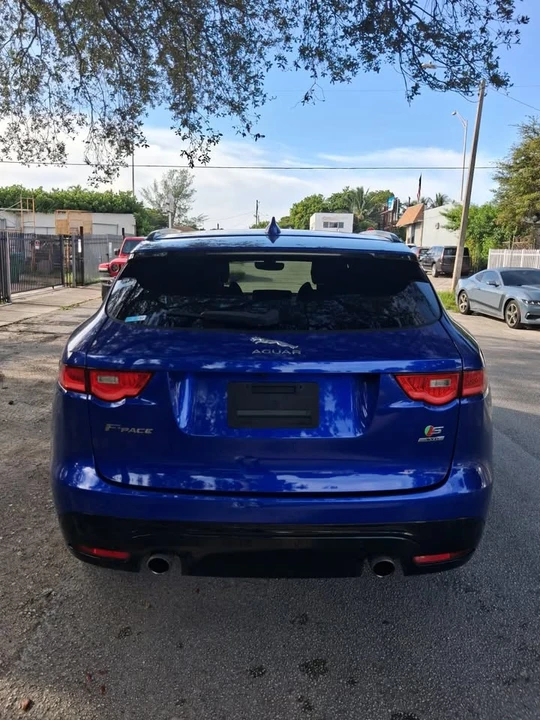 2019 Jaguar XE - Image 6 of 13