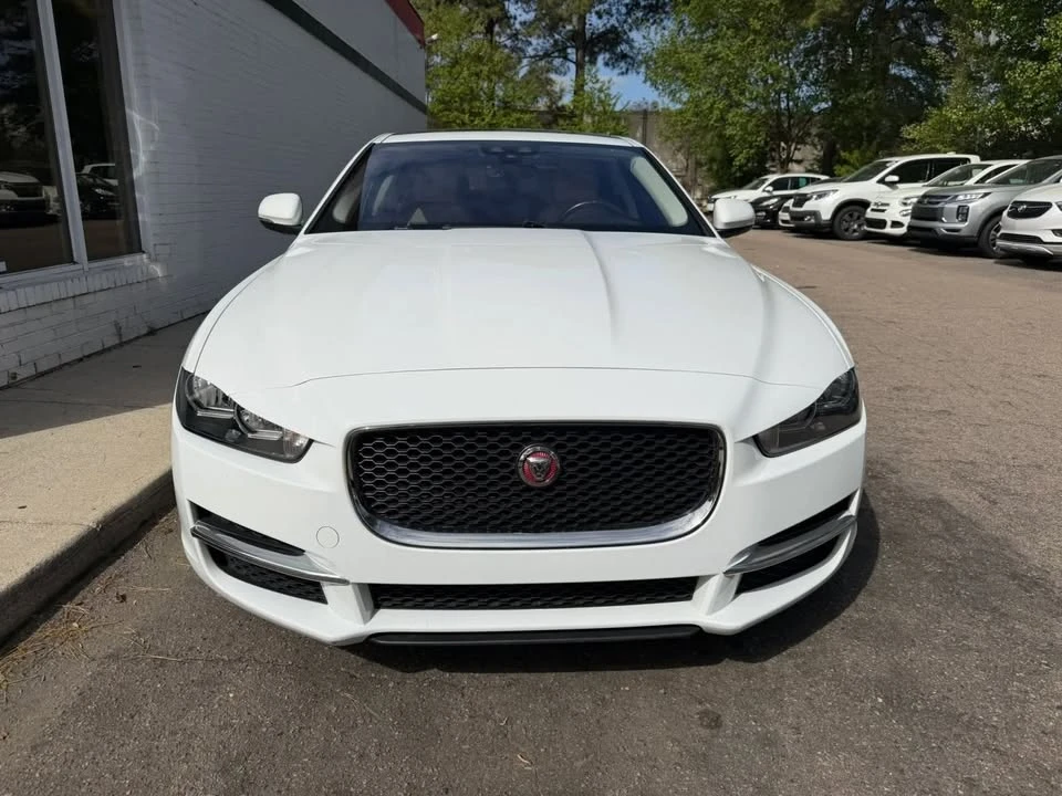 2019 Jaguar XE - Image 3 of 20