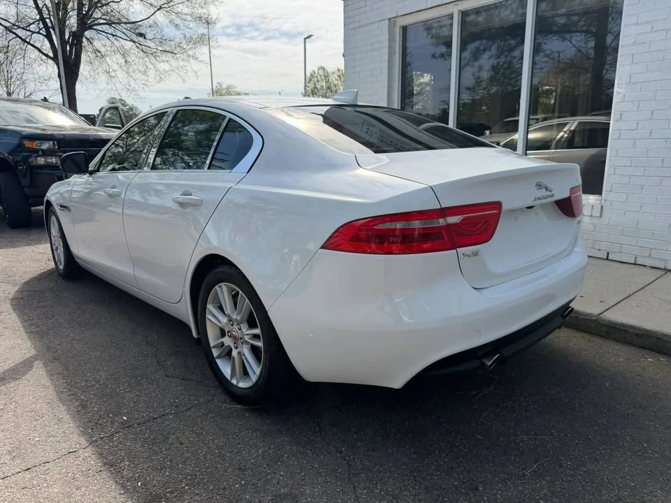 2019 Jaguar XE - Image 7 of 20