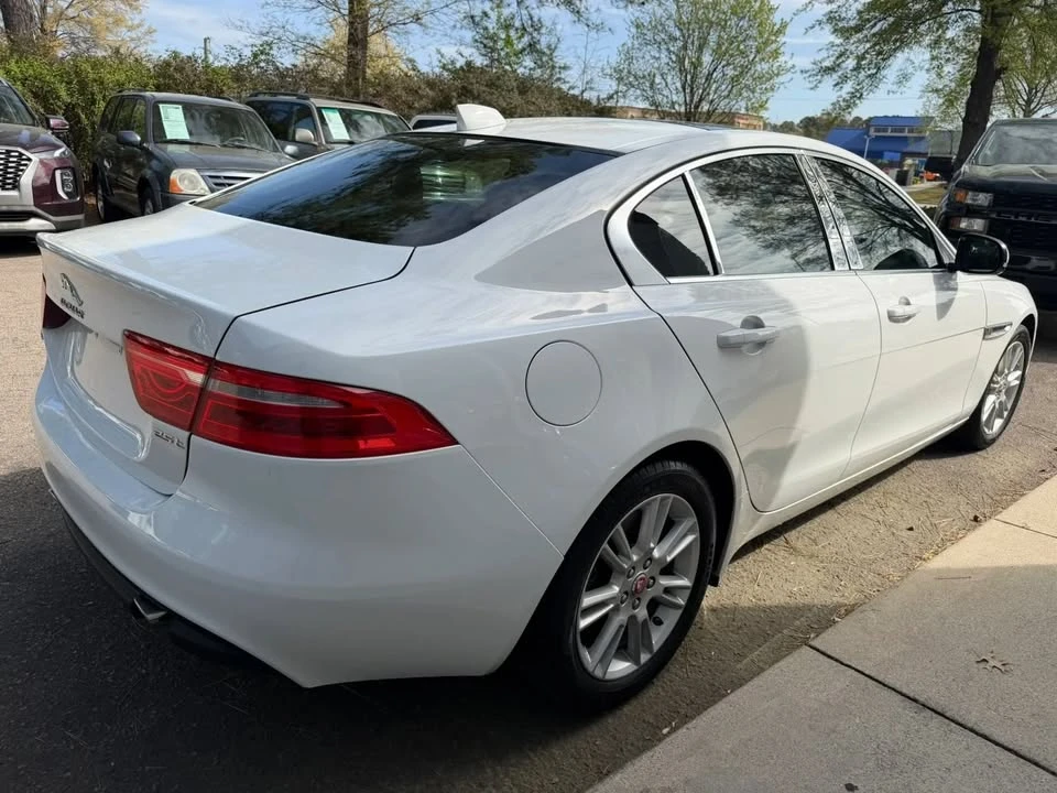 2019 Jaguar XE - Image 5 of 20