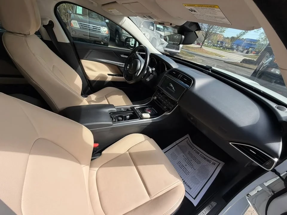 2019 Jaguar XE - Image 10 of 20