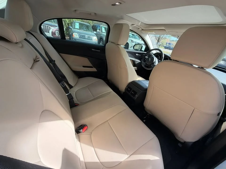 2019 Jaguar XE - Image 14 of 20