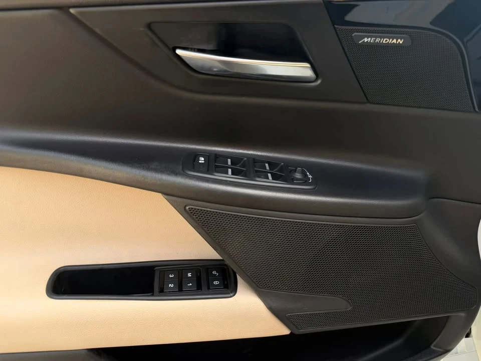 2019 Jaguar XE - Image 19 of 20