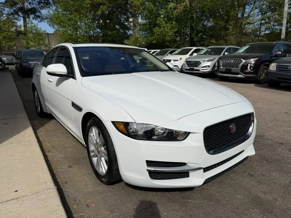 2019 Jaguar XE - Image 4 of 20