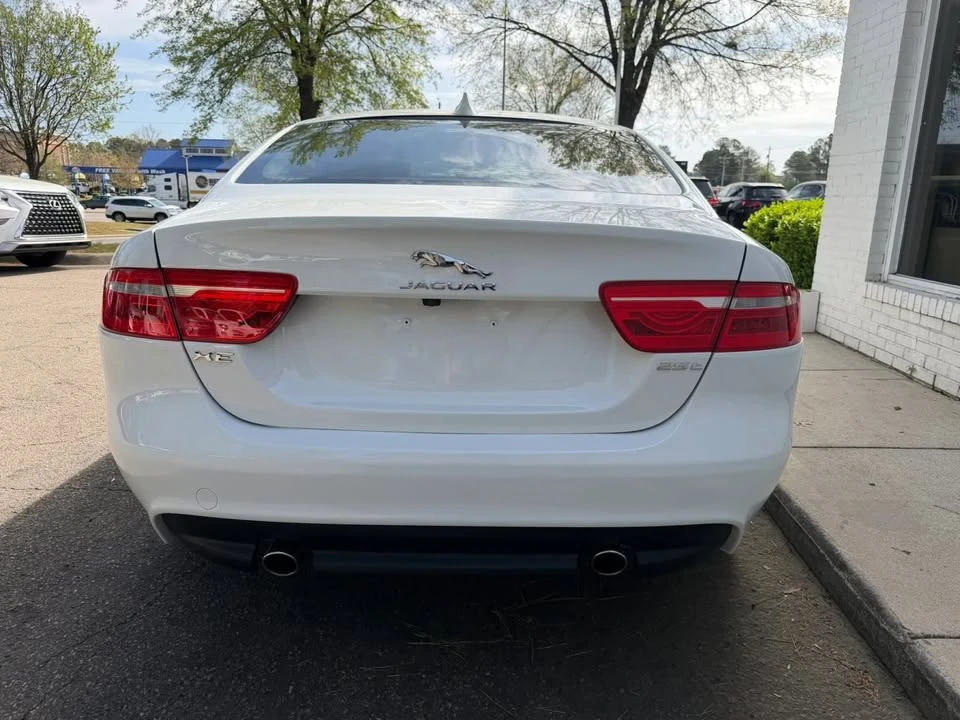 2019 Jaguar XE - Image 6 of 20