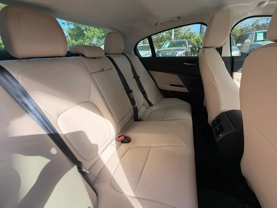 2019 Jaguar XE - Image 13 of 20