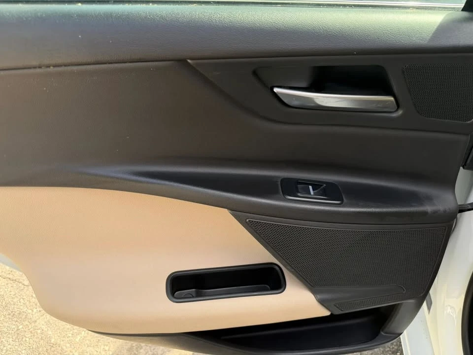 2019 Jaguar XE - Image 16 of 20