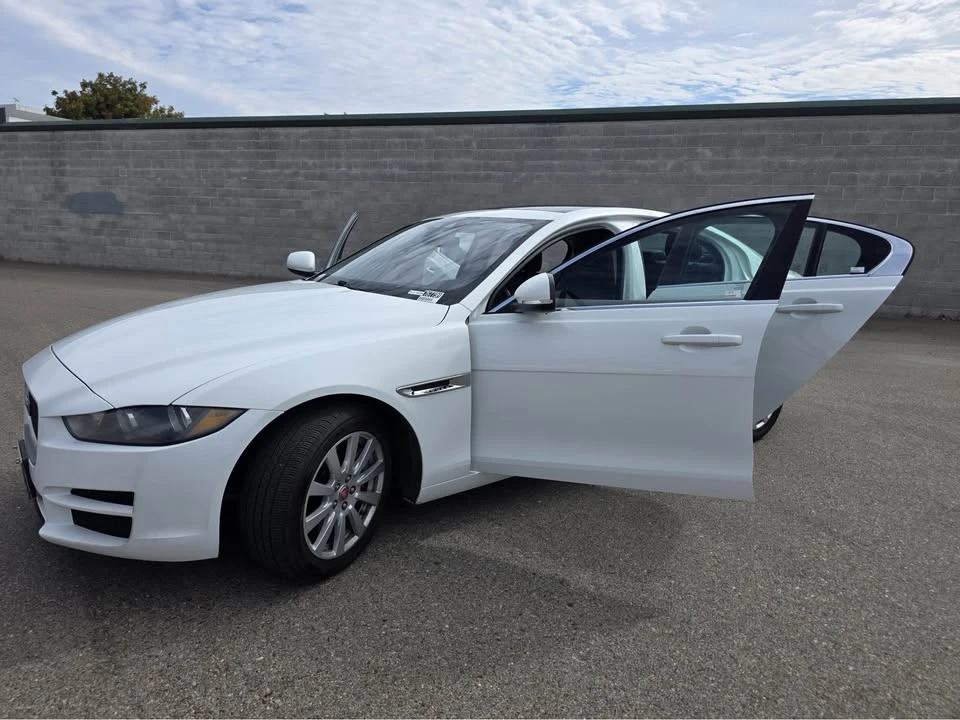2019 Jaguar XE - Image 4 of 14