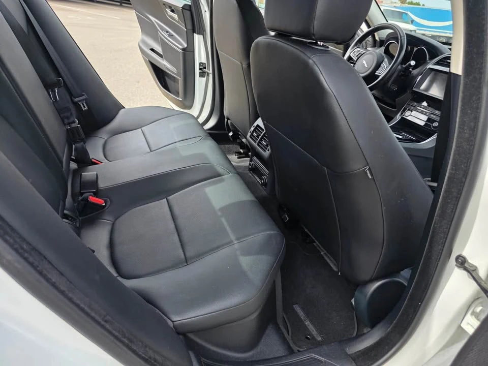 2019 Jaguar XE - Image 7 of 14