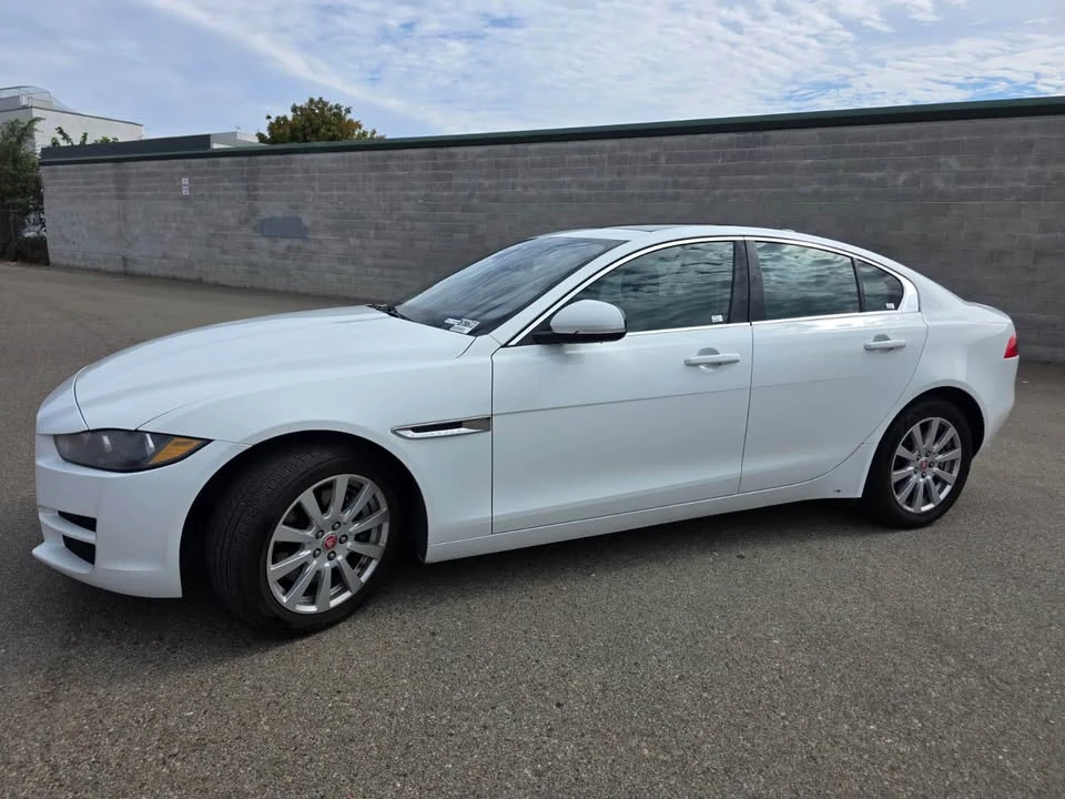 2019 Jaguar XE - Image 5 of 14