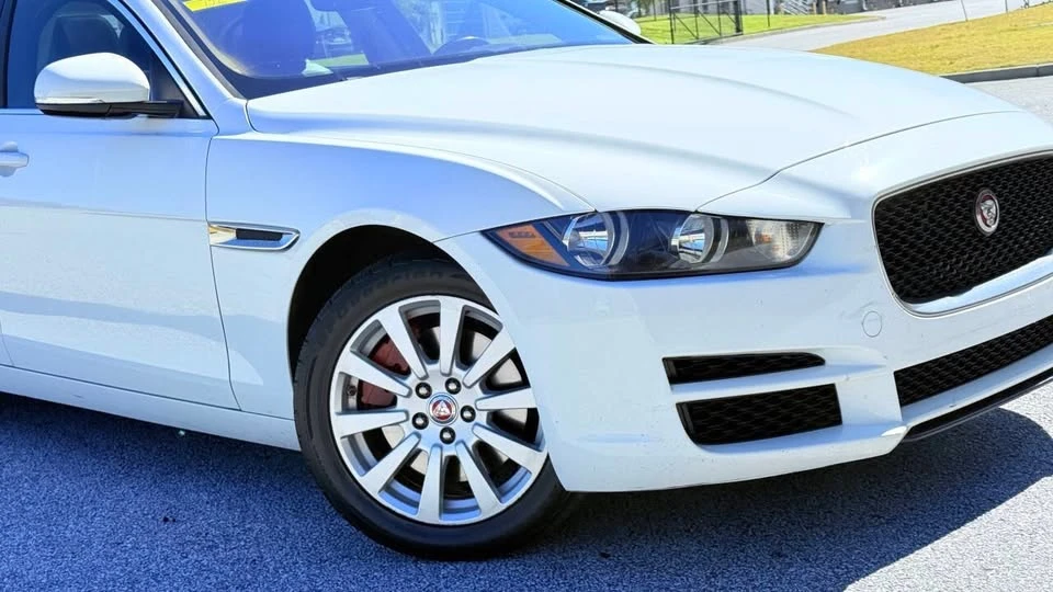 2019 Jaguar XE - Image 3 of 17