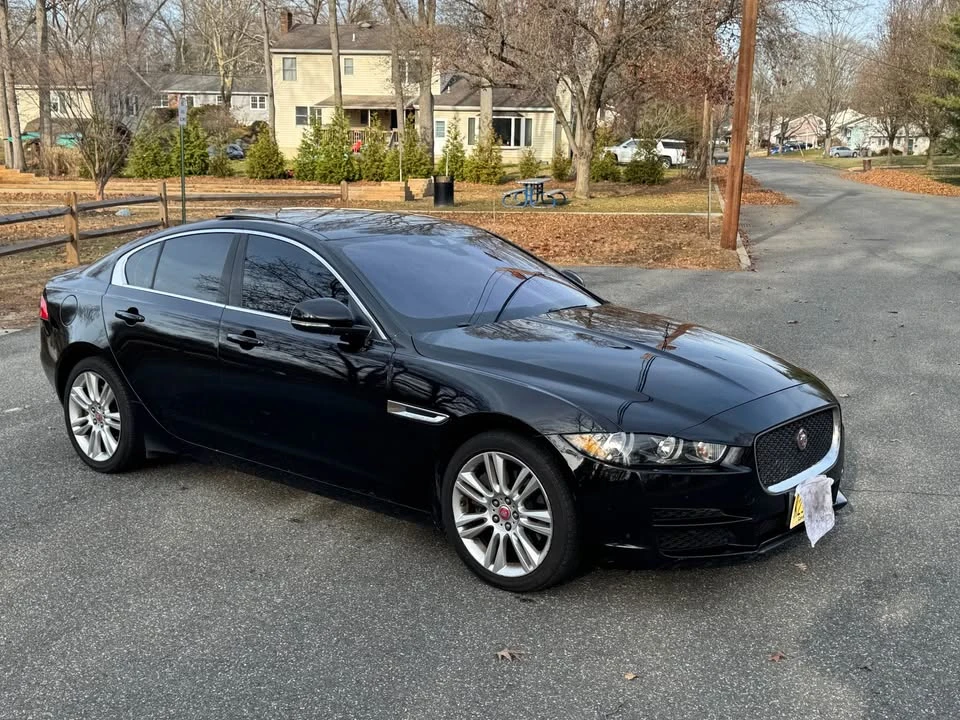 2019 Jaguar XE - Image 3 of 20