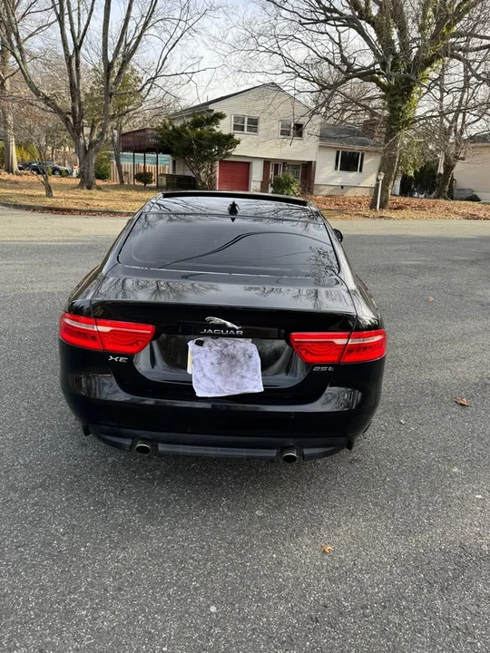2019 Jaguar XE - Image 7 of 20