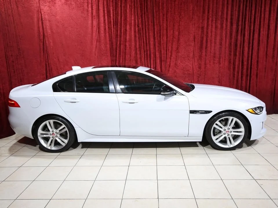 2019 Jaguar XE - Image 7 of 19