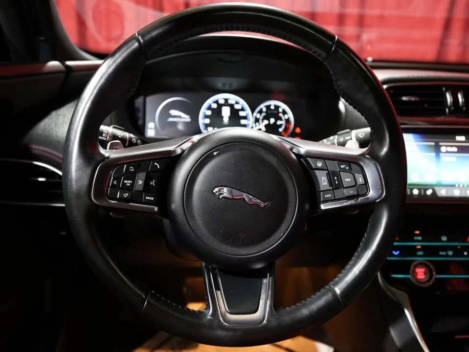 2019 Jaguar XE - Image 9 of 12