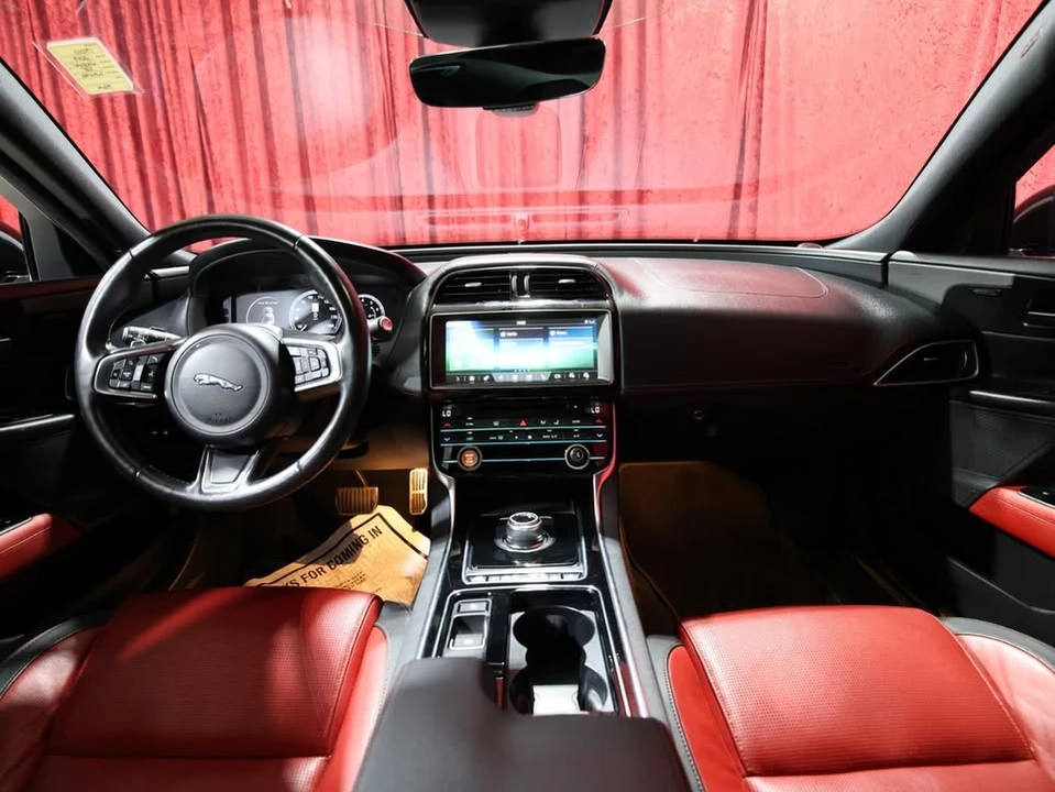 2019 Jaguar XE - Image 8 of 12