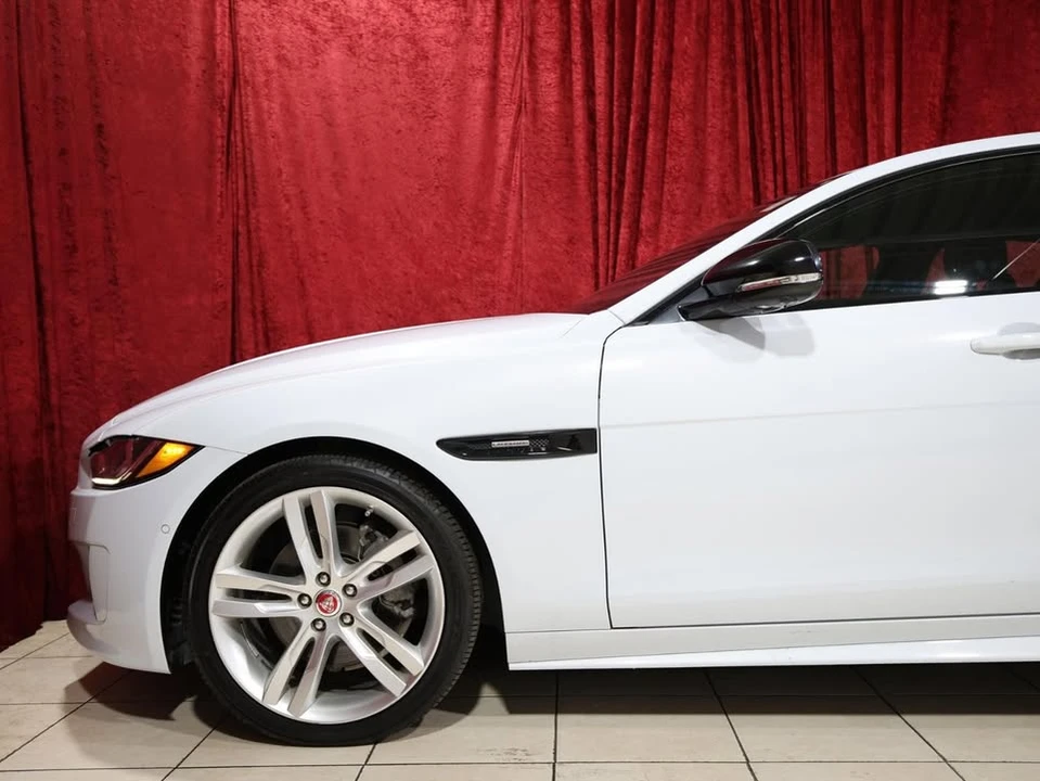 2019 Jaguar XE - Image 3 of 18