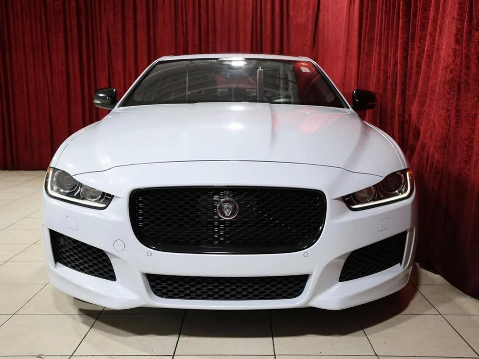 2019 Jaguar XE - Image 7 of 18